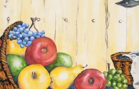 Lammbuschenschank Jeindl, © Familie Jeindl Aquarellbild von Obst in einem geflochtenen Korb vor einer Holzwand.