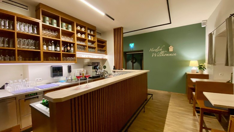 Die Schank im Eingangsbereich des Gasthauses.