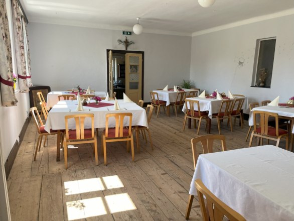 Speisesaal bei Kräuterwirtin Gerda Stocker, © Wiener Alpen